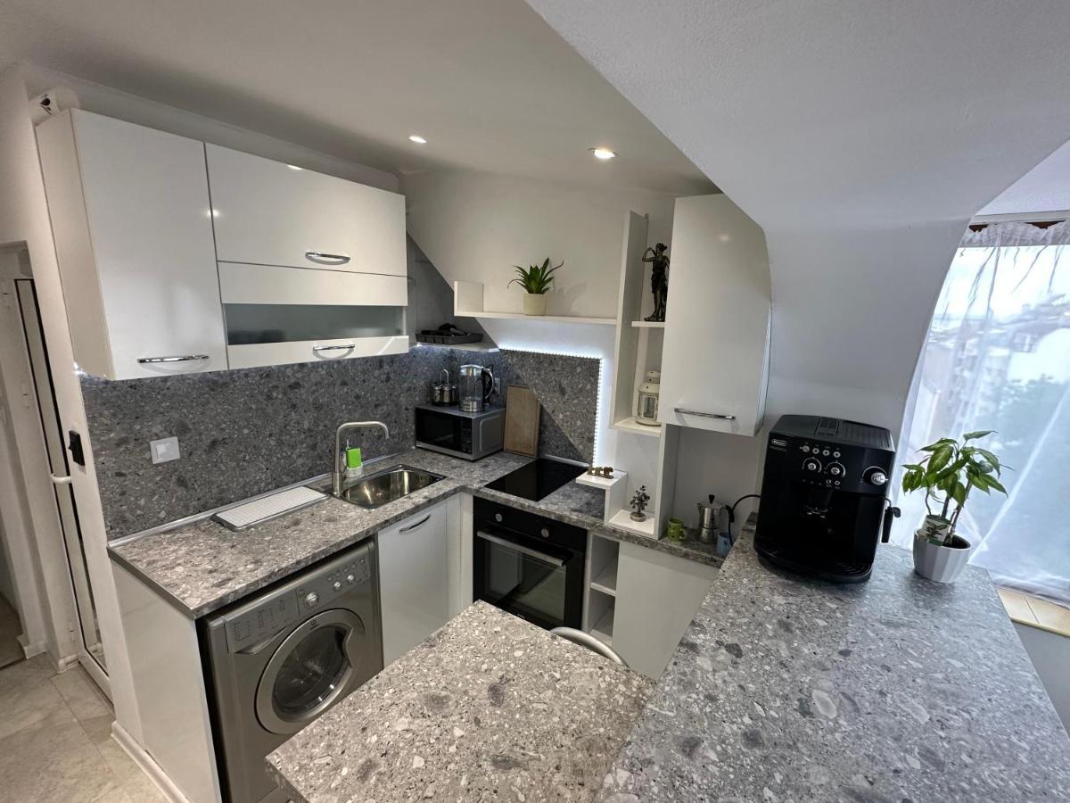 Lovely Studio In Burgas Bagian luar foto